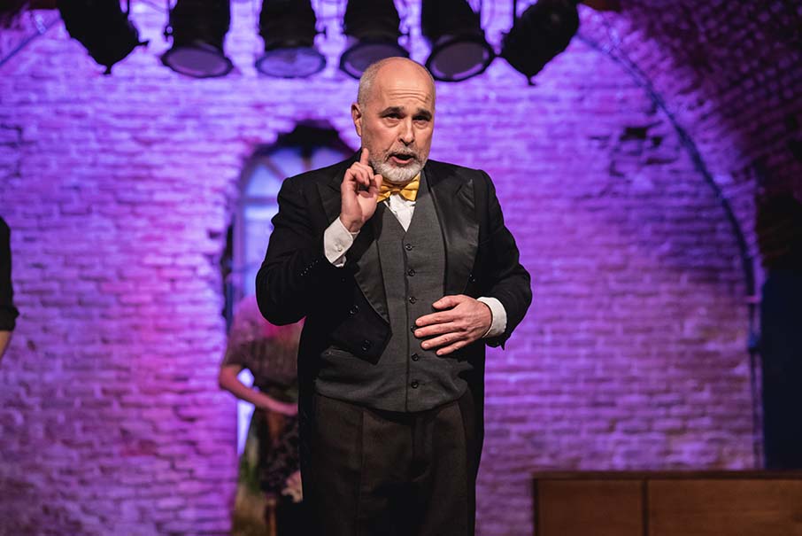 Escapa del teatro. La leyenda del Devengari