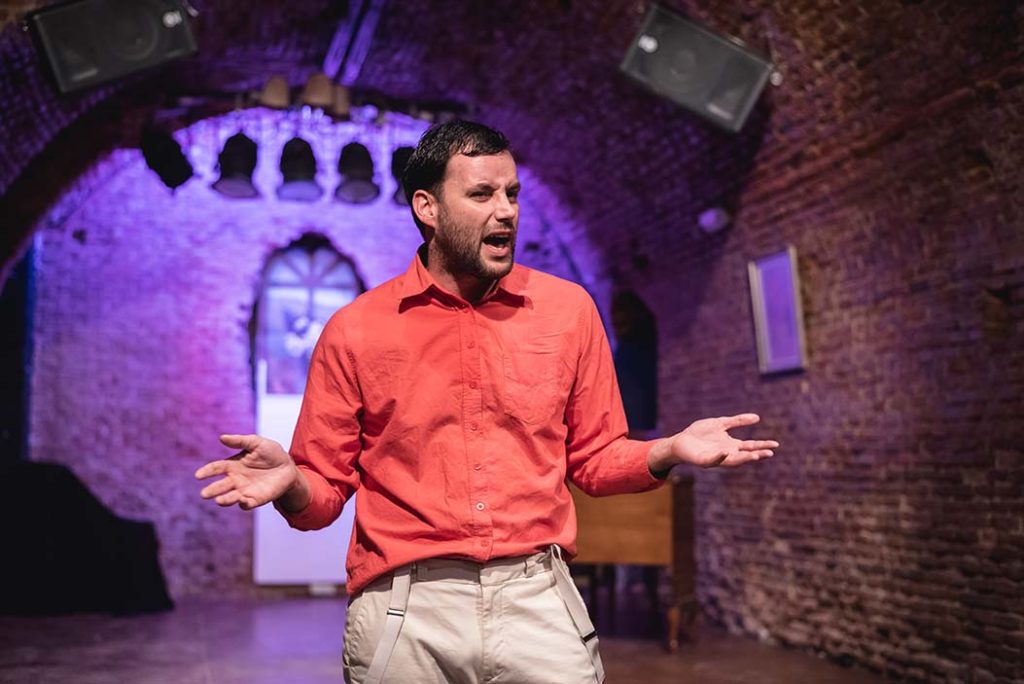 Escapa del teatro. La leyenda del Devengari